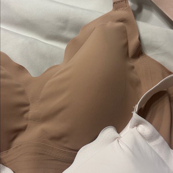 Elegant Women's Intimates Set - Black, White, Tan - Picture 3 of 7